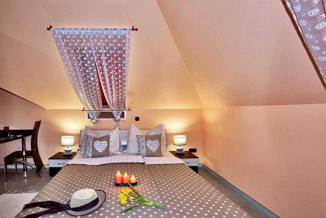 Vintiamo Apartmanok エゲルサローク エクステリア 写真